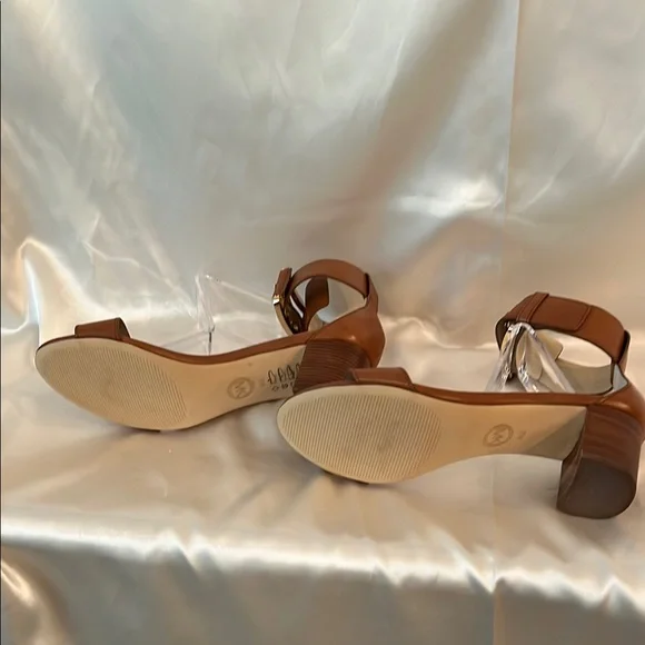 Like New! Gorgeous Michael Michael Kors Brown Calder City Sandals 👡 - Picture 10 of 10